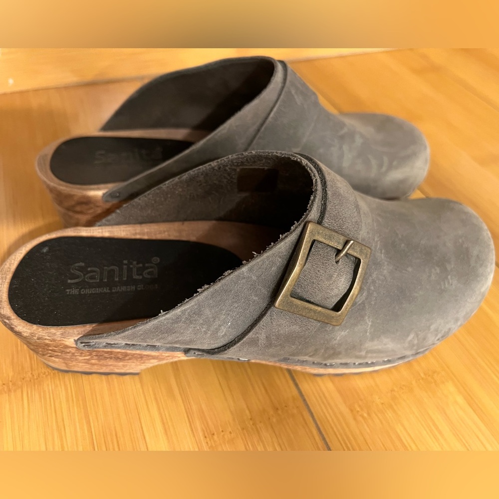 Women’s clogs size 7 Gray